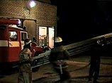 Взрывное устройство, заложенное под цистерной, сработало в 3:02 по московскому времени субботы, в результате чего в емкости образовалась пробоина диаметром около полуметра Взрывное устройство, заложенное под цистерной, сработало в 3:02 по московскому времени субботы, в результате чего в емкости образовалась пробоина диаметром около полуметра