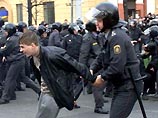 В то же время сотрудники белорусской милиции при поддержке ОМОНа пресекли акцию протеста, которую проводили активисты ОГП совместно с депутатами парламента В то же время сотрудники белорусской милиции при поддержке ОМОНа пресекли акцию протеста, которую проводили активисты ОГП совместно с депутатами парламента