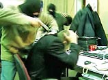 Как сообщили "Интерфаксу" в ГУВД столицы, в 10:24 в обменный пункт по адресу улица Талалихина, 39 ворвались несколько преступников. Они открыли огонь по персоналу пункта Как сообщили "Интерфаксу" в ГУВД столицы, в 10:24 в обменный пункт по адресу улица Талалихина, 39 ворвались несколько преступников. Они открыли огонь по персоналу пункта