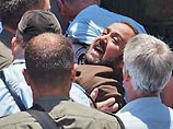 Израиль обвиняет Баргути в том, что он превратил военизированное подразделение "Танзим" в составе возглавляемого Ясиром Арафатом движения "Фатх" в мощную террористическую организацию