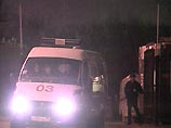 Данных о пострадавших пока нет. Жители дома эвакуированы на улицу, место происшествия оцеплено сотрудниками милиции. Прибыла оперативно-следственная группа Данных о пострадавших пока нет. Жители дома эвакуированы на улицу, место происшествия оцеплено сотрудниками милиции. Прибыла оперативно-следственная группа