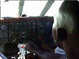 Не успев подняться на необходимую высоту, самолет упал в море в ста метрах от пляжа Либревиля, поблизости от международного аэропорта Леон Мба. В настоящий момент виден только хвост самолета Не успев подняться на необходимую высоту, самолет упал в море в ста метрах от пляжа Либревиля, поблизости от международного аэропорта Леон Мба. В настоящий момент виден только хвост самолета