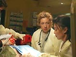 Причиной стало решение продюсеров сериала не продлевать контракт с британской актрисой Алекс Кингстон, которая играла в "Скорой помощи" доктора Элизабет Кордей