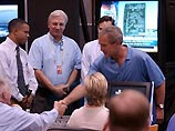 Джордж Буш неожиданно посетил вечером во вторник засекреченный оперативный командный центр управления мерами безопасности для самита "большой восьмерки", чтобы лично поблагодарить его работников