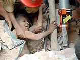 12 человек погибли под развалинами 200-летнего дома в столице Бангладеш, еще 30 под завалами