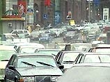 Как передает корреспондент РИА "Новости" с места событий, в четверг утром на Садовом кольце произошло столкновение автомобилей марки Mercedes и "Жигули". В результате ДТП никто не пострадал, однако в оба направления трассы образовались "пробки"