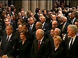 На отслуженной в кафедральном соборе панихиде присутствовали около 4 тысяч человек, в том числе бывшие президенты США Джордж Буш-старший, Билл Клинтон, Джимми Картер и Джеральд Форд