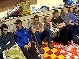 "Госпитализированы один мужчина и двое женщин. Причиной госпитализации двоих стали проблемы с сердцем, у еще одного участника голодовки обострение хронических заболеваний", - сказал представитель профкома "Госпитализированы один мужчина и двое женщин. Причиной госпитализации двоих стали проблемы с сердцем, у еще одного участника голодовки обострение хронических заболеваний", - сказал представитель профкома
