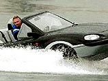 Британский миллиардер и искатель приключений сэр Ричард Брэнсон совершил очередной "подвиг": на автомобиле-амфибии он пересек Ла-Манш за 90 минут, побив тем самым рекорд, установленный ранее двумя французами