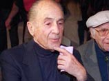 Несмотря на то что Граффа не сразу обвинили в убийстве 91-летнего сценариста Роберта Лиза (на фото) и его пожилого соседа Морли Энгельсона Несмотря на то что Граффа не сразу обвинили в убийстве 91-летнего сценариста Роберта Лиза (на фото) и его пожилого соседа Морли Энгельсона