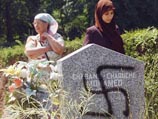 Президент Франции осудил осквернение мусульманского кладбища