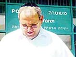 Согласно материалам дела, израильский бизнесмен Давид Аппель в 1998 году заплатил сыну Шарона Гиладу 700 тыс. долларов за то, чтобы его отец, тогда министр иностранных дел, убедил власти Греции одобрить строительство туристического центра на одном из ее о Согласно материалам дела, израильский бизнесмен Давид Аппель в 1998 году заплатил сыну Шарона Гиладу 700 тыс. долларов за то, чтобы его отец, тогда министр иностранных дел, убедил власти Греции одобрить строительство туристического центра на одном из ее о