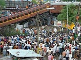 Крупная железнодорожная катастрофа произошла во вторник в индийском штате Махараштра. Как сообщили в среду представители полиции, сошли с рельсов несколько вагонов пассажирского поезда "Матсьягандха Экспресс"