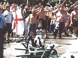 В Португалии английские болельщики напали на полицию: арестовано более 20 человек В Португалии английские болельщики напали на полицию: арестовано более 20 человек