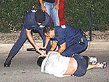 В Португалии английские болельщики напали на полицию: арестовано более 20 человек В Португалии английские болельщики напали на полицию: арестовано более 20 человек