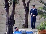 Израильские солдаты задержали двух палестинских девушек, готовивших теракт-самоубийство Израильские солдаты задержали двух палестинских девушек, готовивших теракт-самоубийство
