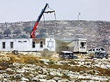 Глава ПНА подчеркнул также свою готовность подписать мирное соглашение, по которому Израиль освободит 97-98% территории Западного берега реки Иордан, компенсировав палестинцам потерю земель за счет своей территории