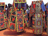 Бенин. Вудуисты в ритуальных одеяниях