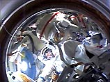 Выход в открытый космос космонавтов Геннадия Падалки и Майкла Финка, скорее всего, состоится через четыре-пять дней. Отсрочка вызвана возникшей неисправностью в скафандре одного из космонавтов