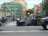 В центре Москвы на Тверской улице в пятницу прямо напротив памятника А.С. Пушкину около 17:40 загорелся автомобиль