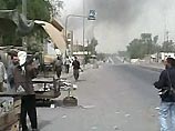 Перестрелка началась после того, как военизированная колонна американских оккупационных сил въехала на территорию главной площади Неджефа, расположенную недалеко от одной из главных шиитских святынь - усыпальницы имама Али