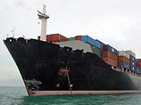 По сообщению водной полиции, танкер с 500 тоннами серной кислоты по неизвестной причине потерял управление и протаранил шедший встречным курсом контейнеровоз