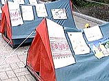 Крымские татары в Симферополе требуют дать им землю на Южном берегу Крыма Крымские татары в Симферополе требуют дать им землю на Южном берегу Крыма