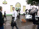 Инцидент произошел в 7:40 по московскому времени на остановке общественного транспорта в центре города у кинотетра "Мир-Люксор Инцидент произошел в 7:40 по московскому времени на остановке общественного транспорта в центре города у кинотетра "Мир-Люксор