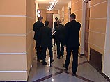 Сотрудники прокуратуры, по словам адвоката "Медиа-Моста" Павла Астахова, приехали в офис еще утром и сейчас ищут документацию по поводу кредитов, выданных ранее холдингу Сотрудники прокуратуры, по словам адвоката "Медиа-Моста" Павла Астахова, приехали в офис еще утром и сейчас ищут документацию по поводу кредитов, выданных ранее холдингу