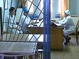 Корреспондент издания рассказывает о своем собственном опыте посещения российского врача. Он обжег свечой руку и отправился в поликлинику. "Дела ваши очень плохи, - заявил ему врач в мятом белом халате. - Вы вряд ли обойдетесь одной пересадкой кожи". Корреспондент издания рассказывает о своем собственном опыте посещения российского врача. Он обжег свечой руку и отправился в поликлинику. "Дела ваши очень плохи, - заявил ему врач в мятом белом халате. - Вы вряд ли обойдетесь одной пересадкой кожи".