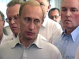 В спасении экипажа подлодки нужно "принять любую помощь, откуда бы она не исходила", - такое указание дал сегодня главкому ВМФ Владимир Путин
