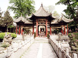 Эти храмы обычно построены в традиционном китайском стиле и напоминают пагоды.