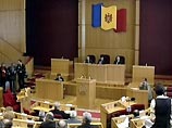 Молдавские коммунисты подрались в парламенте с прорумынской оппозицией Молдавские коммунисты подрались в парламенте с прорумынской оппозицией