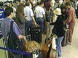 Проблема заключается в том, что въезжающим журналистам из 27 дружественных США стран требуются специальные так называемые Ай-визы, а простые граждане из этих же стран могут въезжать в США вообще без виз и оставаться в стране на срок до 90 дней Проблема заключается в том, что въезжающим журналистам из 27 дружественных США стран требуются специальные так называемые Ай-визы, а простые граждане из этих же стран могут въезжать в США вообще без виз и оставаться в стране на срок до 90 дней