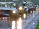 Уже к 7:30 утра на дорогах Москвы образовались серьезные заторы. Машины движутся крайне медленно. В тоннелях высота воды достигает 15-20 см