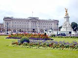 Российские олигархи и другие заинтересованные лица вскоре получат возможность приобрести исторические здания возле Букингемского дворца, которыми владеет королева Великобритании