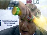 Алексей Колунов облил Ярцева апельсиновым соком, был доставлен в ближайшее отделение милиции, где с него взяли объяснительную записку