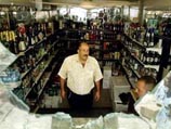 В Ираке официально торговля алкоголем не запрещена, но занимаются этим не мусульмане, а люди, исповедующие другие религии