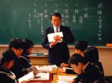 Учителя Токио подали иск в суд, чтобы не выслушивать больше гимн страны стоя