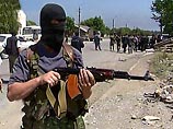 В Грозном боевики обстреляли "Урал" - ранены два милиционера В Грозном боевики обстреляли "Урал" - ранены два милиционера