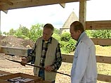Владимир Путин посетил раскопки в Старой Ладоге и осмотрел уникальное копье Владимир Путин посетил раскопки в Старой Ладоге и осмотрел уникальное копье
