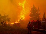 Новый мощный лесной пожар вспыхнул во вторник немного севернее Лос-Анджелеса. Подгоняемый сильными порывами ветра огонь быстро охватил более 1 тысячи гектаров и создал серьезную опасность для людей