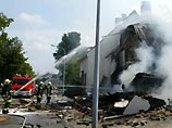 Взрыв прогремел в федеральной земле Северный Рейн - Вестфалия в городе Мюльхайм. При взрыве погиб 61-летний мужчина, проживавший в этом доме. Трое прохожих получили ранения осколками стекла