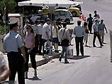 Перед бюро по подготовке Олимпиады в Греции брошена бутылка с зажигательной смесью Перед бюро по подготовке Олимпиады в Греции брошена бутылка с зажигательной смесью