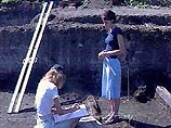 В Великом Новгороде на археологических раскопках найдена прекрасно сохранившаяся древнерусская берестяная грамота. Ее обнаружили в четверг на Троицком раскопе, расположенном неподалеку от Новгородского кремля В Великом Новгороде на археологических раскопках найдена прекрасно сохранившаяся древнерусская берестяная грамота. Ее обнаружили в четверг на Троицком раскопе, расположенном неподалеку от Новгородского кремля