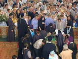 За минувшую ночь мощам святого старца поклонилось более 24 тысяч человек, а за четыре дня и три ночи их количество превысило 100 тысяч человек