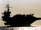 Американский авианосец John F. Kennedy столкнулся с арабской деревянной лодкой Американский авианосец John F. Kennedy столкнулся с арабской деревянной лодкой