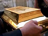 В воскресенье, около 16:45 ковчег с мощами великой княгини Елизаветы и инокини Варвары был торжественно доставлен из Иерусалима в Москву