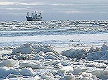 Пять судов оказались в ледяной ловушке у южных берегов Сахалина