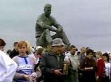 Памятник Василию Шукшину оказался в центре скандала Памятник Василию Шукшину оказался в центре скандала